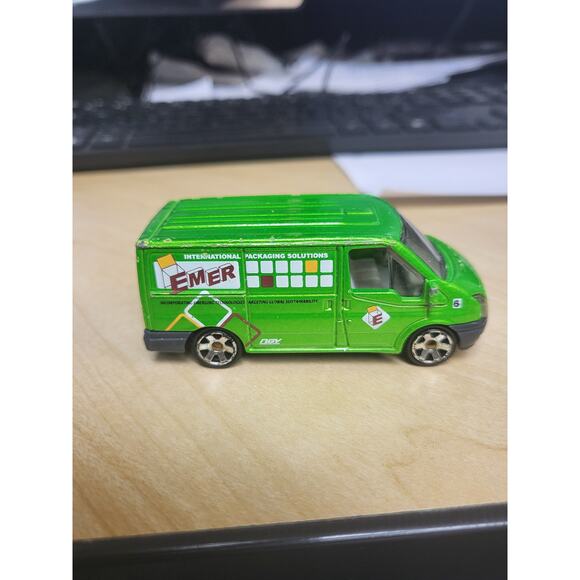 2006 Matchbox City Action 2007 Ford Transit Int'l Packing Solutions Green Van - Picture 3 of 5